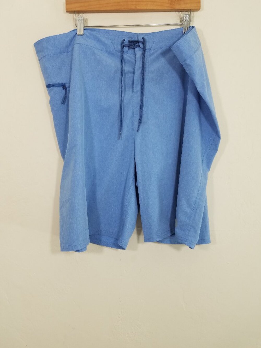 Vineyard Vines Men's Shorts Blue Size 42